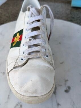 Gucci White Leather Sneaker with Green bee leather right foot only sneakers